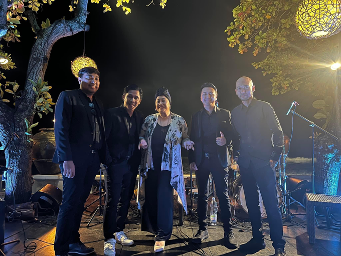 BBQ 19 & 21 Sep Jazz, Soul, Funk, Indie, Rock Blue by BALI LIVE ENTERTAINMENT - 007 BBQ 19 & 21 Sep Jazz, Soul, Funk, Indie, Rock Blue by BALI LIVE ENTERTAINMENT - 007