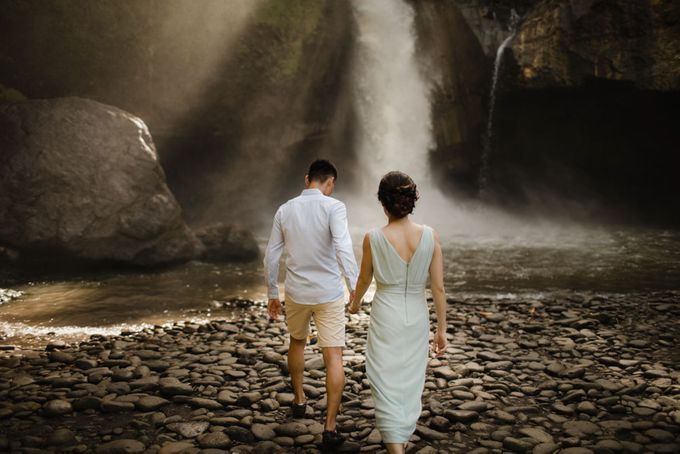 Blangsinga Engagement in Bali by Maxtu Photography - 011