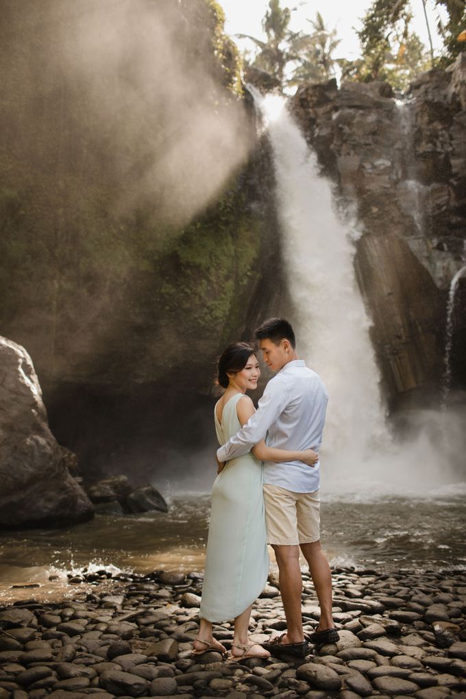 Blangsinga Engagement in Bali by Maxtu Photography - 010