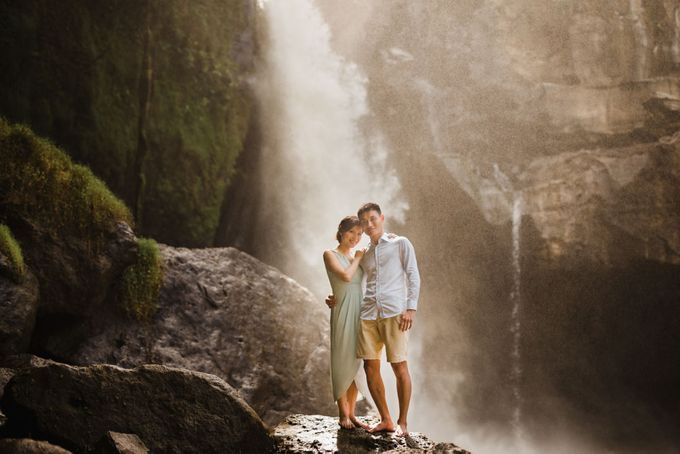 Blangsinga Engagement in Bali by Maxtu Photography - 016