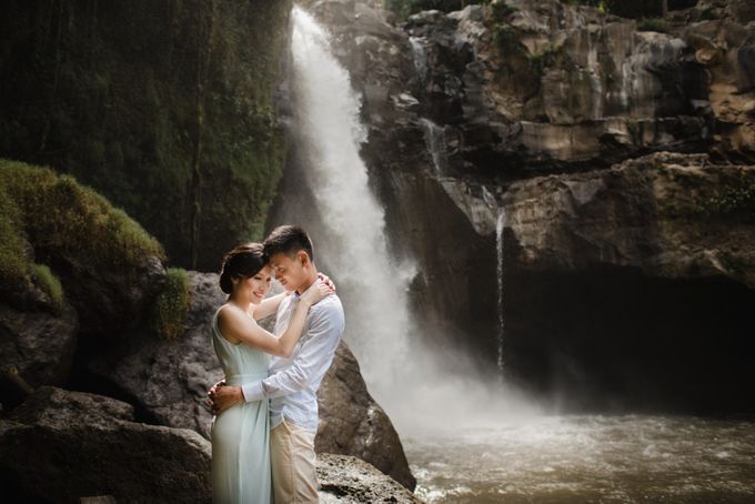 Blangsinga Engagement in Bali by Maxtu Photography - 021