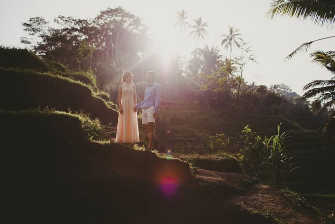 Blangsinga Engagement in Bali by Maxtu Photography - 003