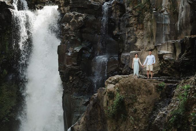 Blangsinga Engagement in Bali by Maxtu Photography - 024