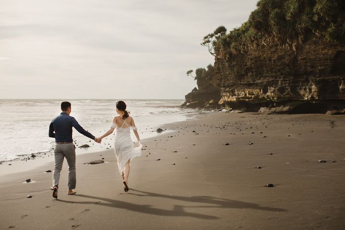 Blangsinga Engagement in Bali by Maxtu Photography - 030