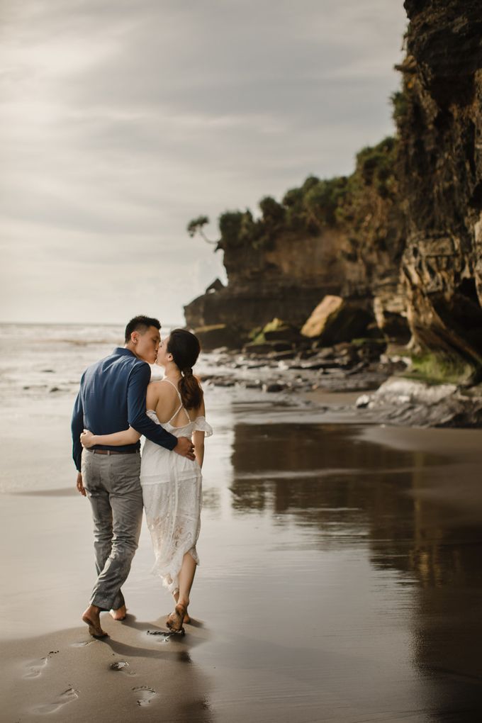 Blangsinga Engagement in Bali by Maxtu Photography - 035