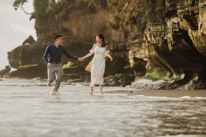 Blangsinga Engagement in Bali by Maxtu Photography - 036