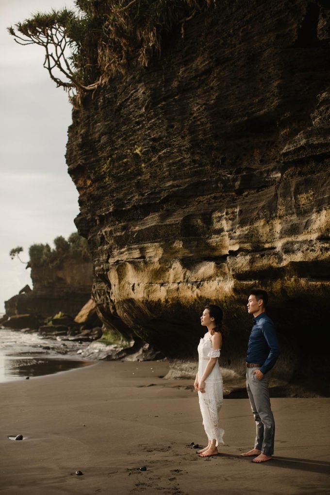 Blangsinga Engagement in Bali by Maxtu Photography - 037