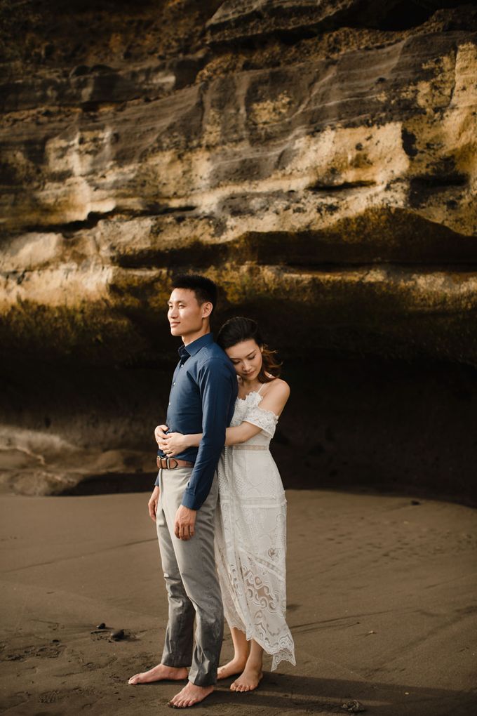 Blangsinga Engagement in Bali by Maxtu Photography - 039