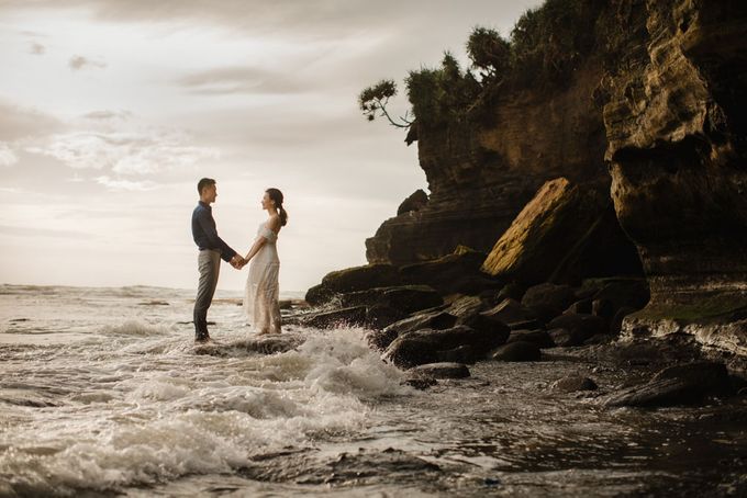 Blangsinga Engagement in Bali by Maxtu Photography - 038