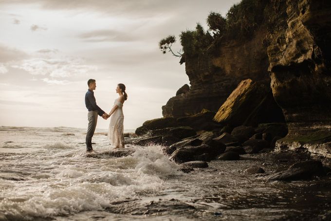Foto pertunangan di tegenungan bali by Maxtu Photography - 039 Foto pertunangan di tegenungan bali by Maxtu Photography - 039