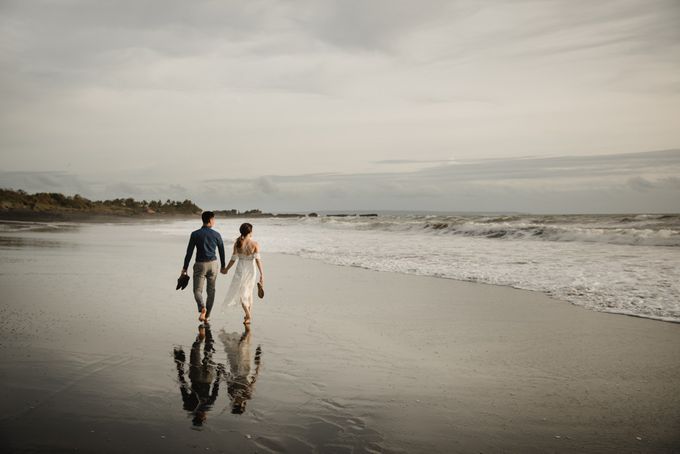 Blangsinga Engagement in Bali by Maxtu Photography - 043