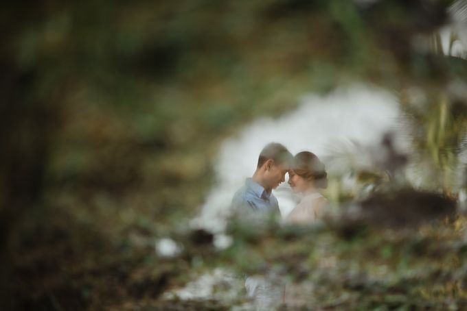 Blangsinga Engagement in Bali by Maxtu Photography - 007