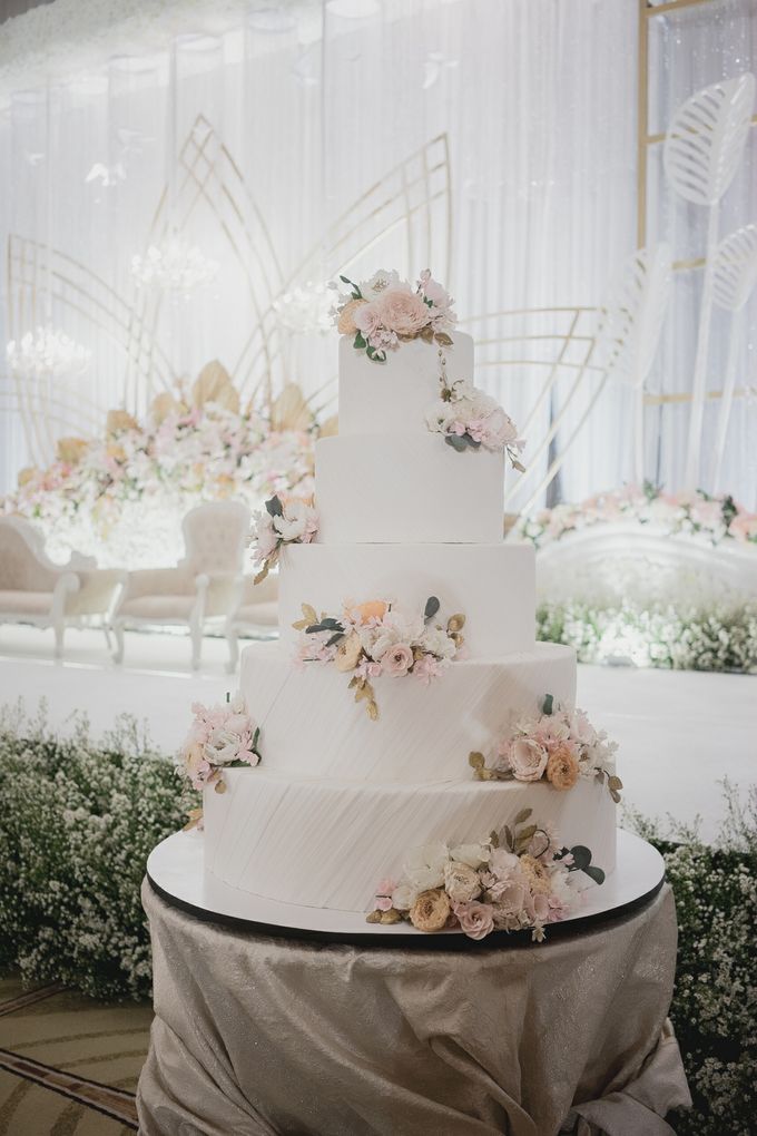 The Westin - Bambang & Fetherecia by Ivoire Cake Design - 001 The Westin - Bambang & Fetherecia by Ivoire Cake Design - 001