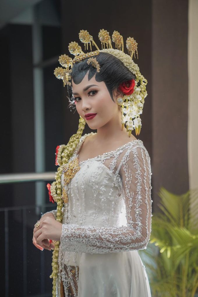 Solo Putri Bride by Tia Achmad Wedding Parlour - 001 Solo Putri Bride by Tia Achmad Wedding Parlour - 001