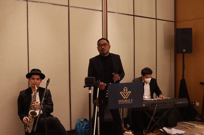 Entertainment jazz wedding at westin hotel jakarta - Double V entertainment by Double V Entertainment - 005 Entertainment jazz wedding at westin hotel jakarta - Double V entertainment by Double V Entertainment - 005