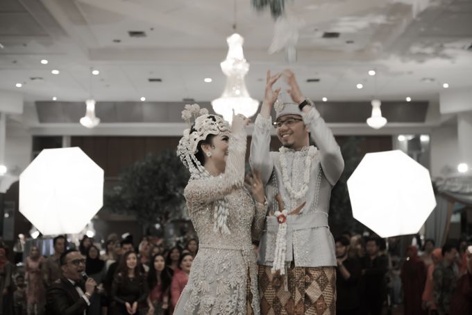 Calm and Beautiful Sundanese Wedding Event by Berkat Kebaya By Devina Shanti - 010