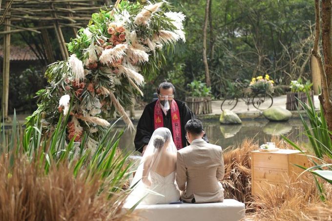 Intimate Rustic Forest Wedding by Manten Ballroom - 009 Intimate Rustic Forest Wedding by Manten Ballroom - 009