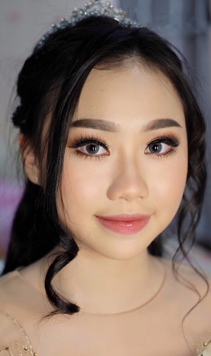 As sweet as the seventeen year old.  by Rachel Liem Makeup - 002