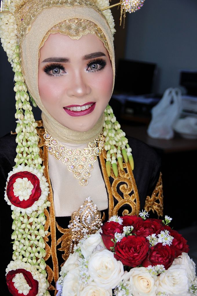 ROVITA WEDDING by Rugayah Samiah Makeup - 001