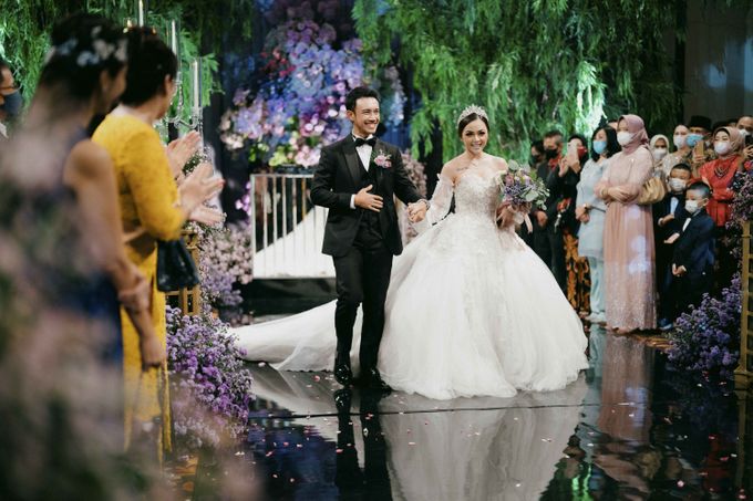 Hugo & Nicole Wedding Reception at Sampoerna Strategic by AKSA Creative - 008