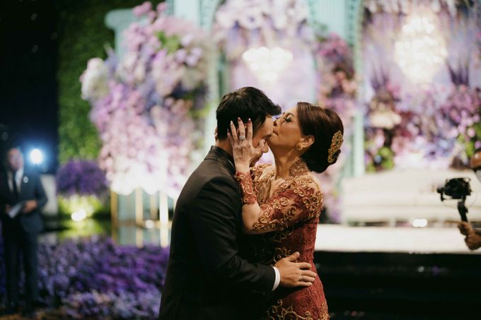 Hugo & Nicole Wedding Reception at Sampoerna Strategic by AKSA Creative - 003