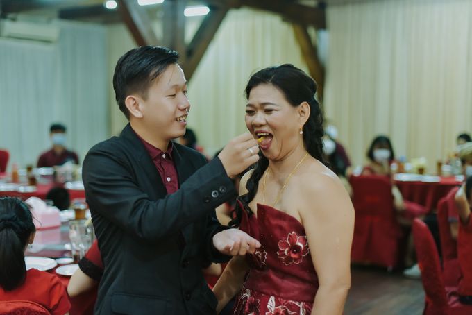 The Engagement of Ayu & Philip at My King PT. Raja Kuring by Warna Project - 035 The Engagement of Ayu & Philip at My King PT. Raja Kuring by Warna Project - 035