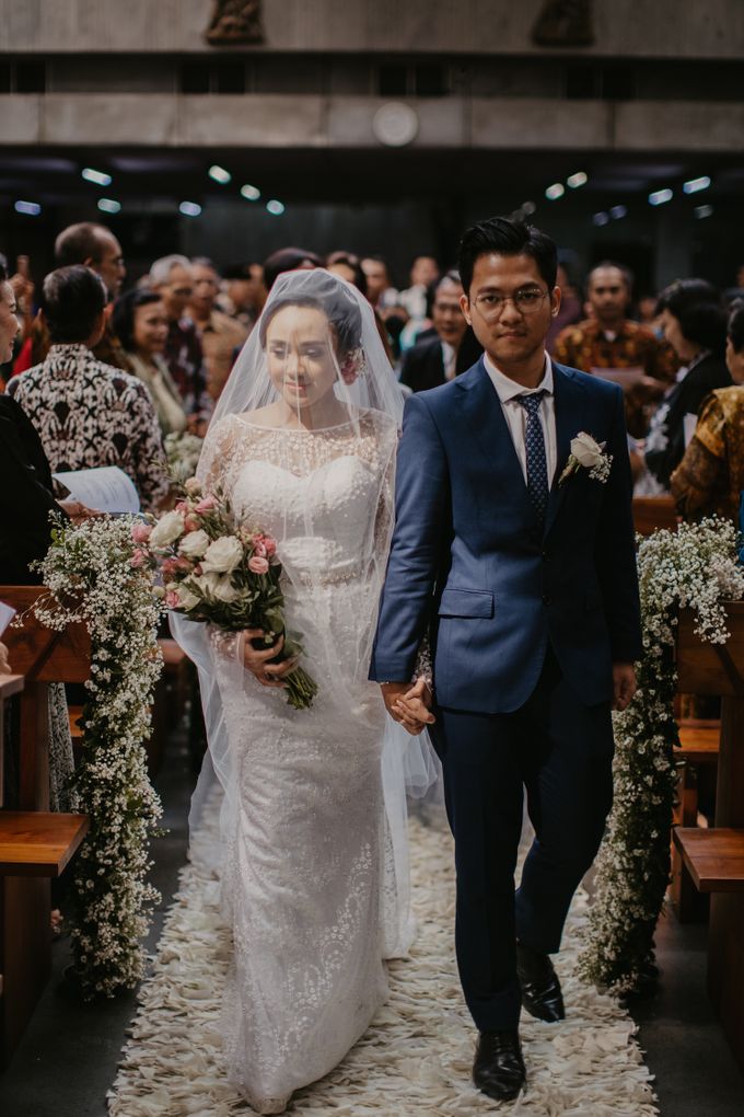 Niken & Gilang Holy Matrimony at Gereja Katolik Santa Perawan Maria Ratu by Warna Project - 017 Niken & Gilang Holy Matrimony at Gereja Katolik Santa Perawan Maria Ratu by Warna Project - 017