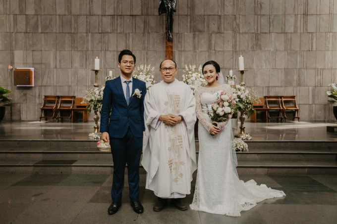 Niken & Gilang Holy Matrimony at Gereja Katolik Santa Perawan Maria Ratu by Warna Project - 029 Niken & Gilang Holy Matrimony at Gereja Katolik Santa Perawan Maria Ratu by Warna Project - 029