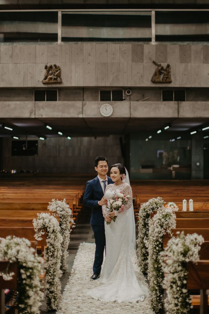 Niken & Gilang Holy Matrimony at Gereja Katolik Santa Perawan Maria Ratu by Warna Project - 032 Niken & Gilang Holy Matrimony at Gereja Katolik Santa Perawan Maria Ratu by Warna Project - 032