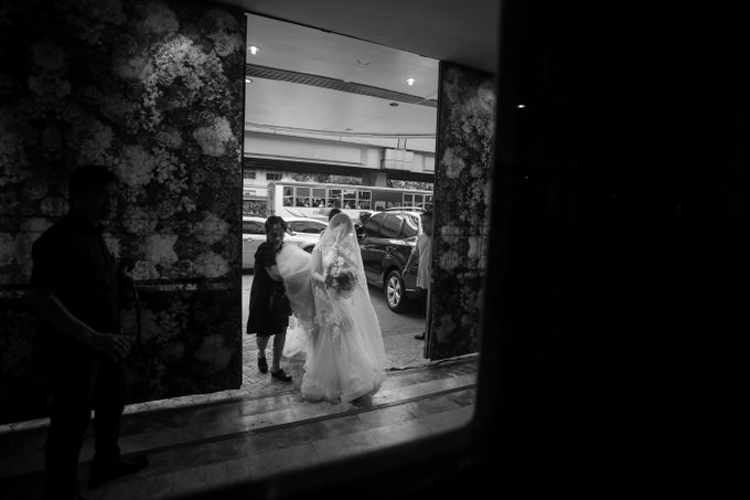 Erman & Mitch - Wedding by Bogs Ignacio Signature Gallery - 035