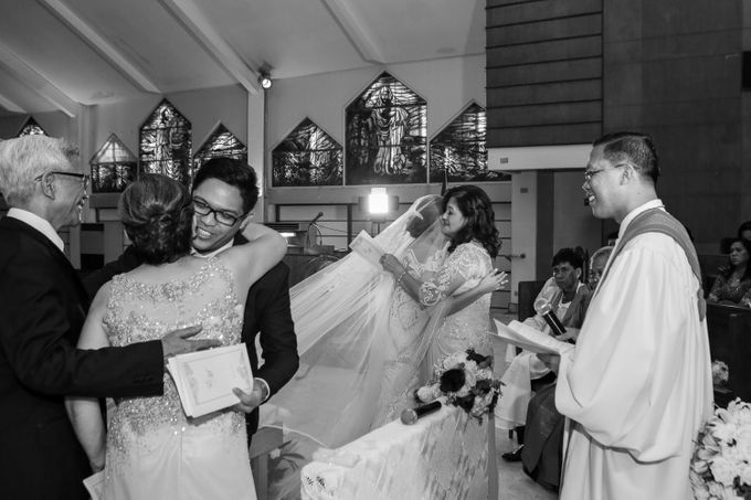 Erman & Mitch - Wedding by Bogs Ignacio Signature Gallery - 042