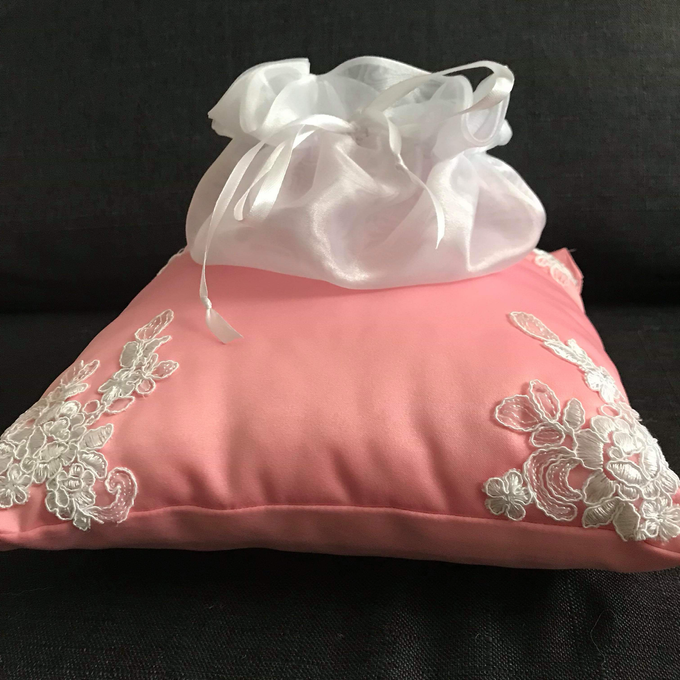 Pastel Wedding Pillows by La Bella - 002 Pastel Wedding Pillows by La Bella - 002