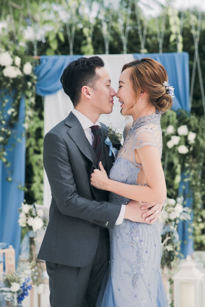 A Dusty Blue Greenhouse Wedding Inspiration by Lovemark Diamond - 012