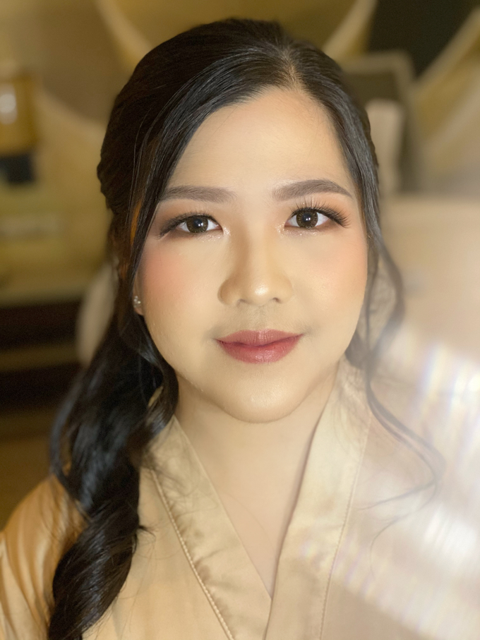 Makeup and Hairdo for Ms.Elviani by DoubleTree by Hilton Jakarta - Diponegoro - 001 Makeup and Hairdo for Ms.Elviani by DoubleTree by Hilton Jakarta - Diponegoro - 001