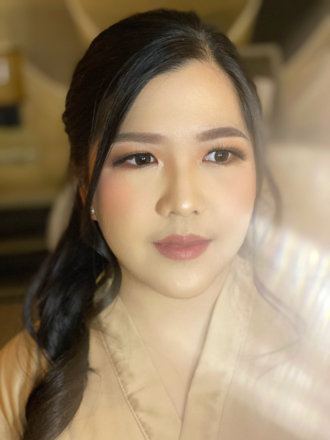 Makeup and Hairdo for Ms.Elviani by DoubleTree by Hilton Jakarta - Diponegoro - 002 Makeup and Hairdo for Ms.Elviani by DoubleTree by Hilton Jakarta - Diponegoro - 002