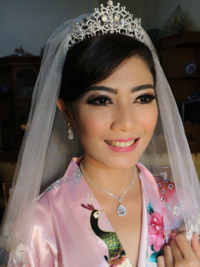 Wedding Day Makeup & Hairdo for Widya by Nike Makeup & Hairdo - 007 Wedding Day Makeup & Hairdo for Widya by Nike Makeup & Hairdo - 007