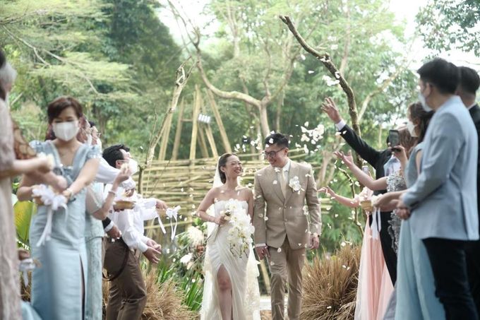 Intimate Rustic Forest Wedding by Manten Ballroom - 010 Intimate Rustic Forest Wedding by Manten Ballroom - 010