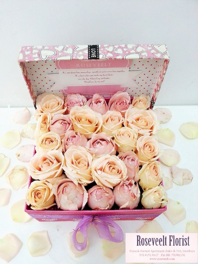 Flower in a Box Arrangement by Roseveelt Florist - 008 Flower in a Box Arrangement by Roseveelt Florist - 008