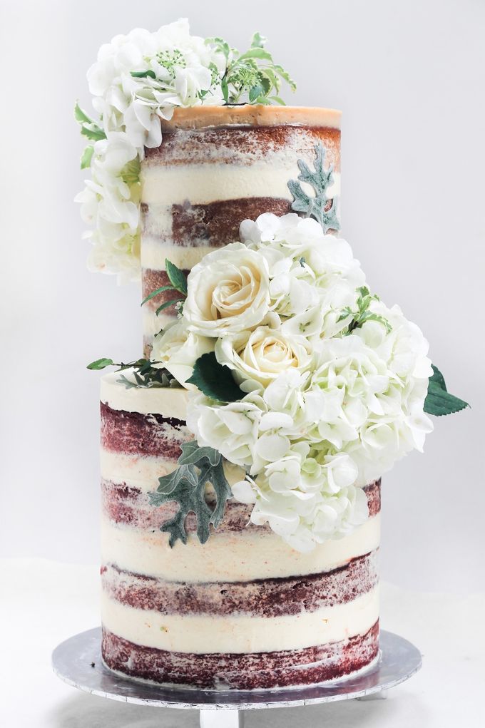 Intimate Wedding Cake by Lareia Cake & Co. - 001