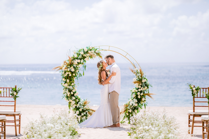 Natural Make Up for Beach Wedding by Carmelia & Team Make Up Artist - 008 Natural Make Up for Beach Wedding by Carmelia & Team Make Up Artist - 008