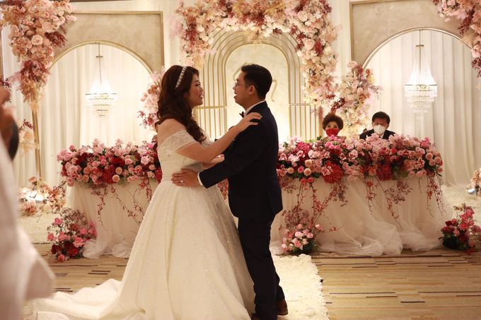 MC Wedding intimate at Padang Room Westin Jakarta by Anthony Stevven by Vica Decoration - 039 MC Wedding intimate at Padang Room Westin Jakarta by Anthony Stevven by Vica Decoration - 039
