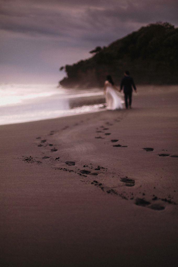 Cindy & George | Engagement by Valerian Photo - 020