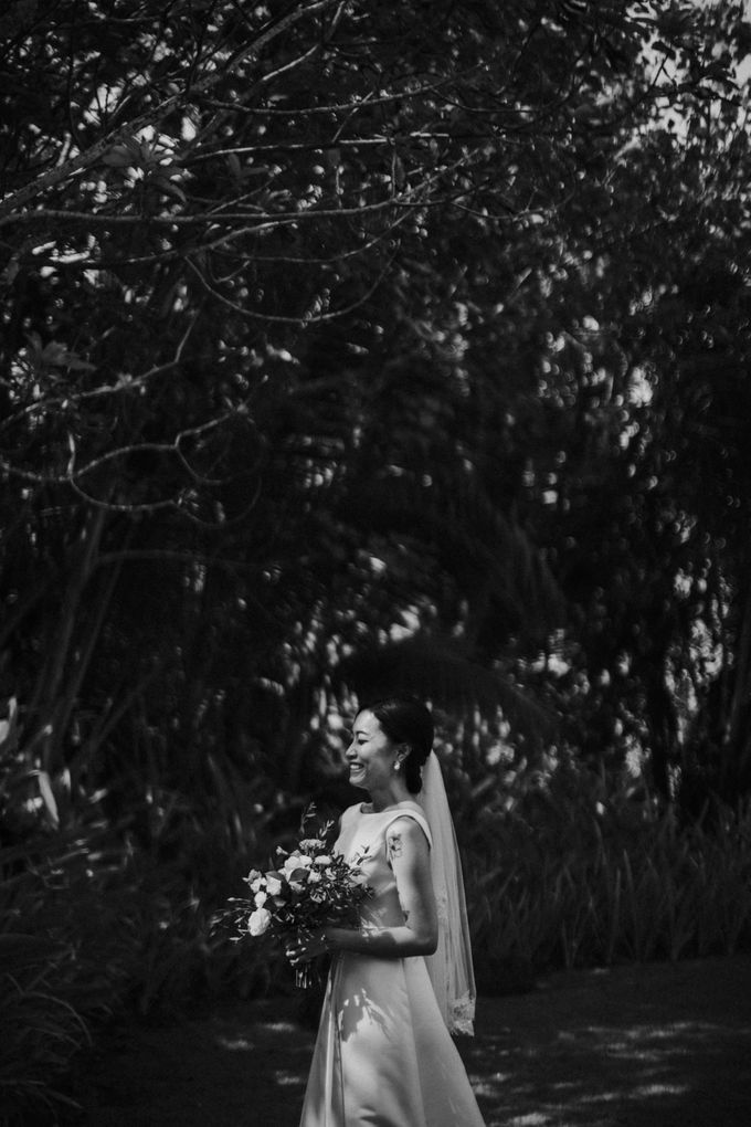 Chan & Valentina they are a Korean couple living in Indonesia. they really like the warm Bali air with the sound of the waves. they hold a wedding in by Nocture - 014 Chan & Valentina they are a Korean couple living in Indonesia. they really like the warm Bali air with the sound of the waves. they hold a wedding in by Nocture - 014