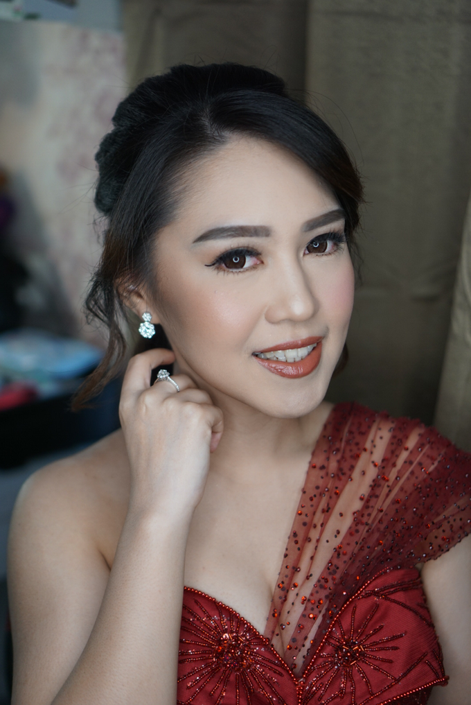 Engagement for Sisca  by Chesara Makeup - 008