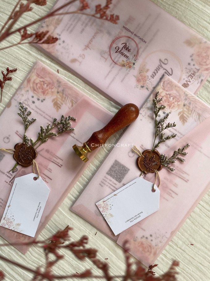 Wedding invitation with vellum envelope by ChiffonCraft