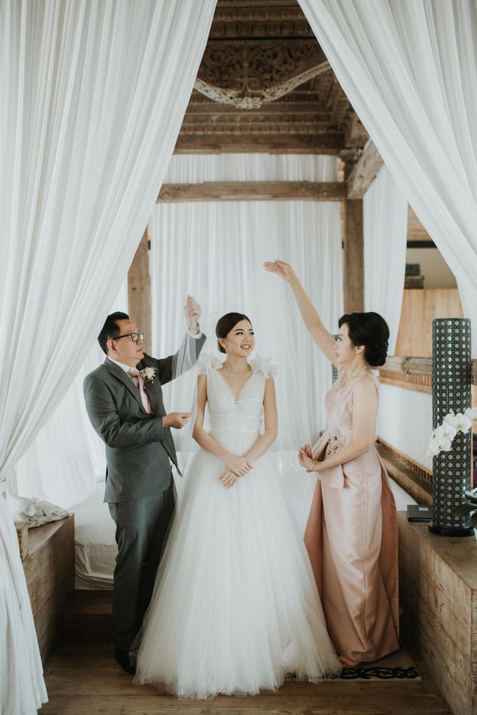 Ian & Franciska - Dreamy Elegant Wedding by Khayangan Estate - 011