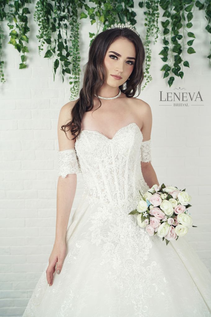 WEDDING GOWN by Leneva Bridal - 012 WEDDING GOWN by Leneva Bridal - 012
