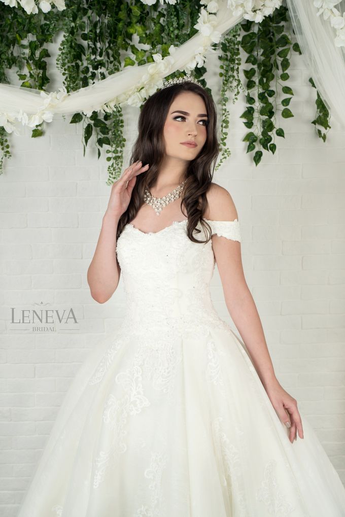 WEDDING GOWN by Leneva Bridal - 044 WEDDING GOWN by Leneva Bridal - 044