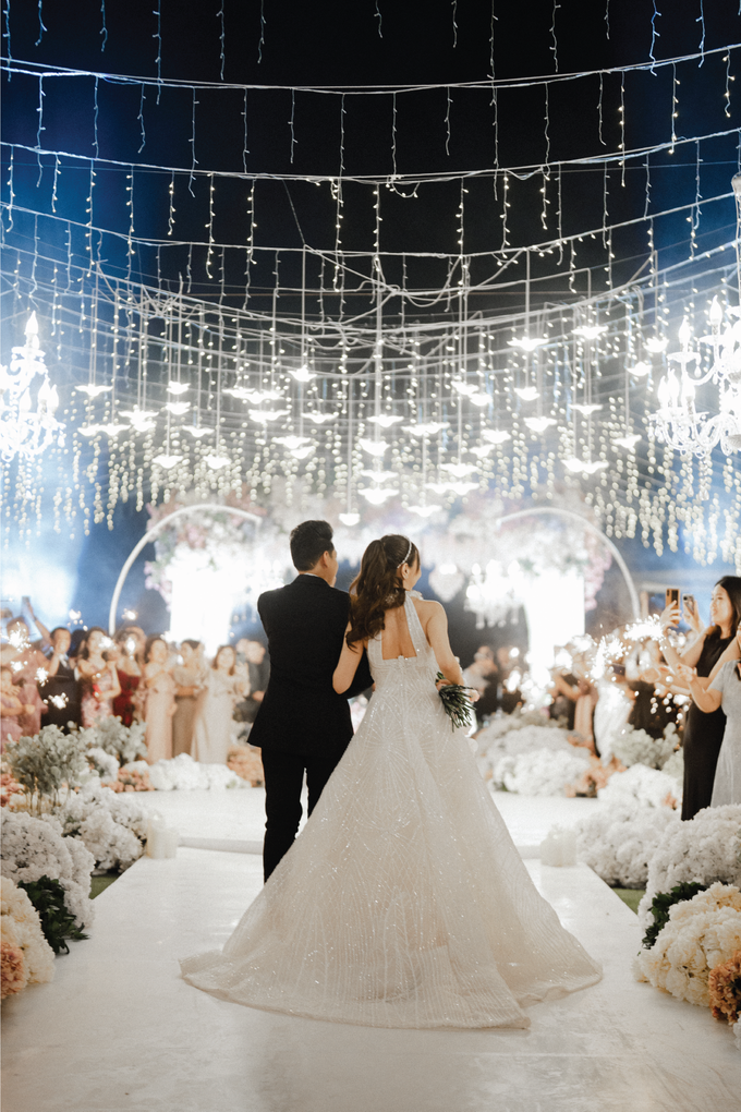 Aldridge & Siska Wedding Decoration at Phalosa Bali Villa by Bali Pyro - 027 Aldridge & Siska Wedding Decoration at Phalosa Bali Villa by Bali Pyro - 027