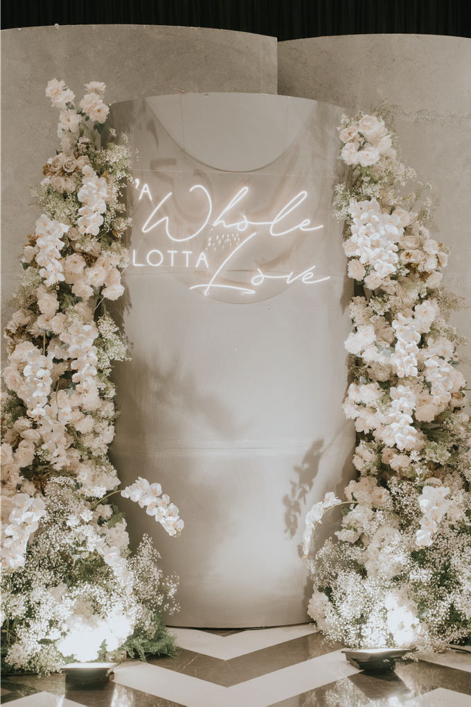 Brandon & Devina Wedding Decoration at Pullman by Valentine Wedding Decoration - 001 Brandon & Devina Wedding Decoration at Pullman by Valentine Wedding Decoration - 001